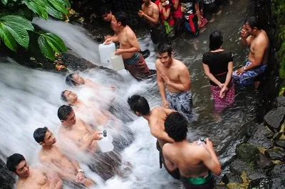 Melukat at Sebatu Temple